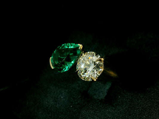 18K YELLOW GOLD LAB DIAMOND & EMERALD TOI ET MOI RING