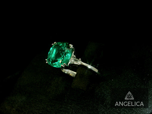 14K WHITE GOLD LAB GREEN EMERALD CUSHION CUT RING