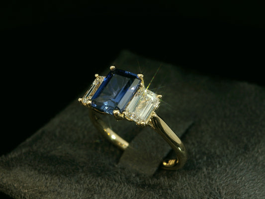 18K YELLOW GOLD LAB BLUE SAPPHIRE EMERALD CUT & LAB DIAMONDS RING