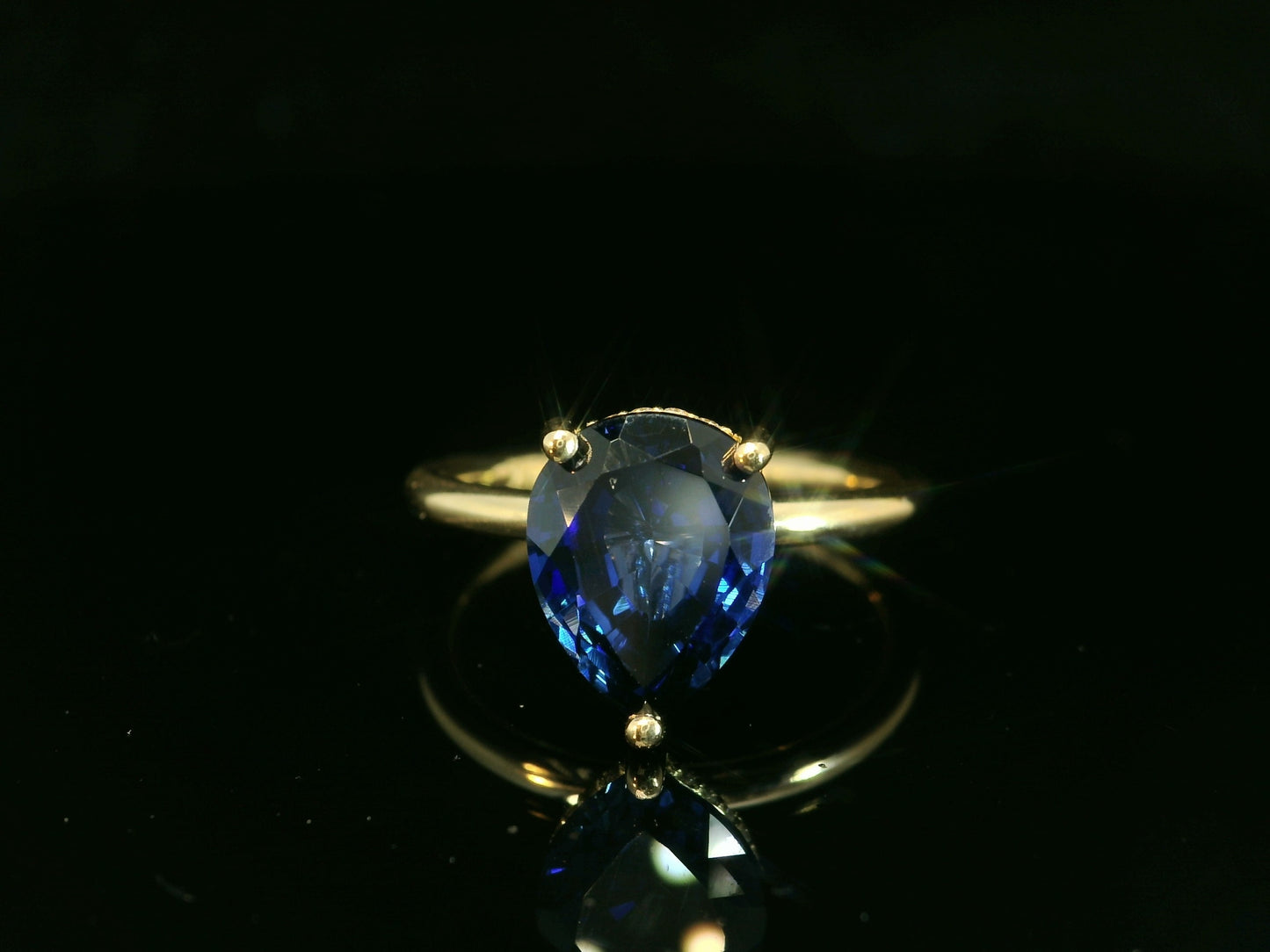 18K YELLOW GOLD LAB BLUE SAPPHIRE PEAR SHAPE & LAB DIAMONDS RING