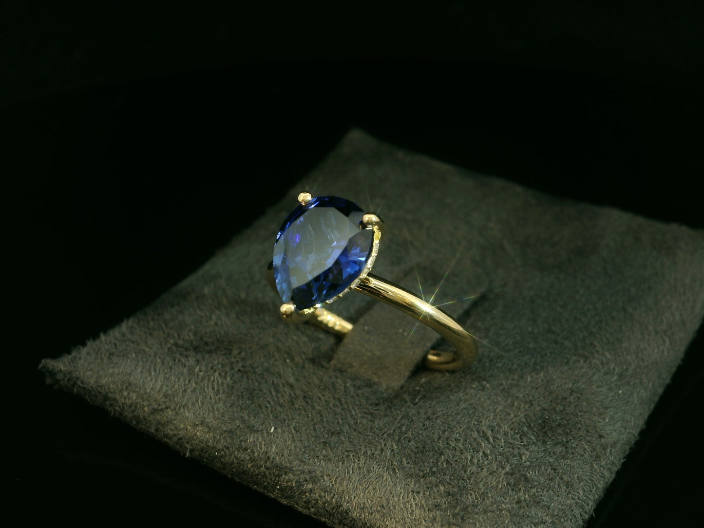 18K YELLOW GOLD LAB BLUE SAPPHIRE PEAR SHAPE & LAB DIAMONDS RING