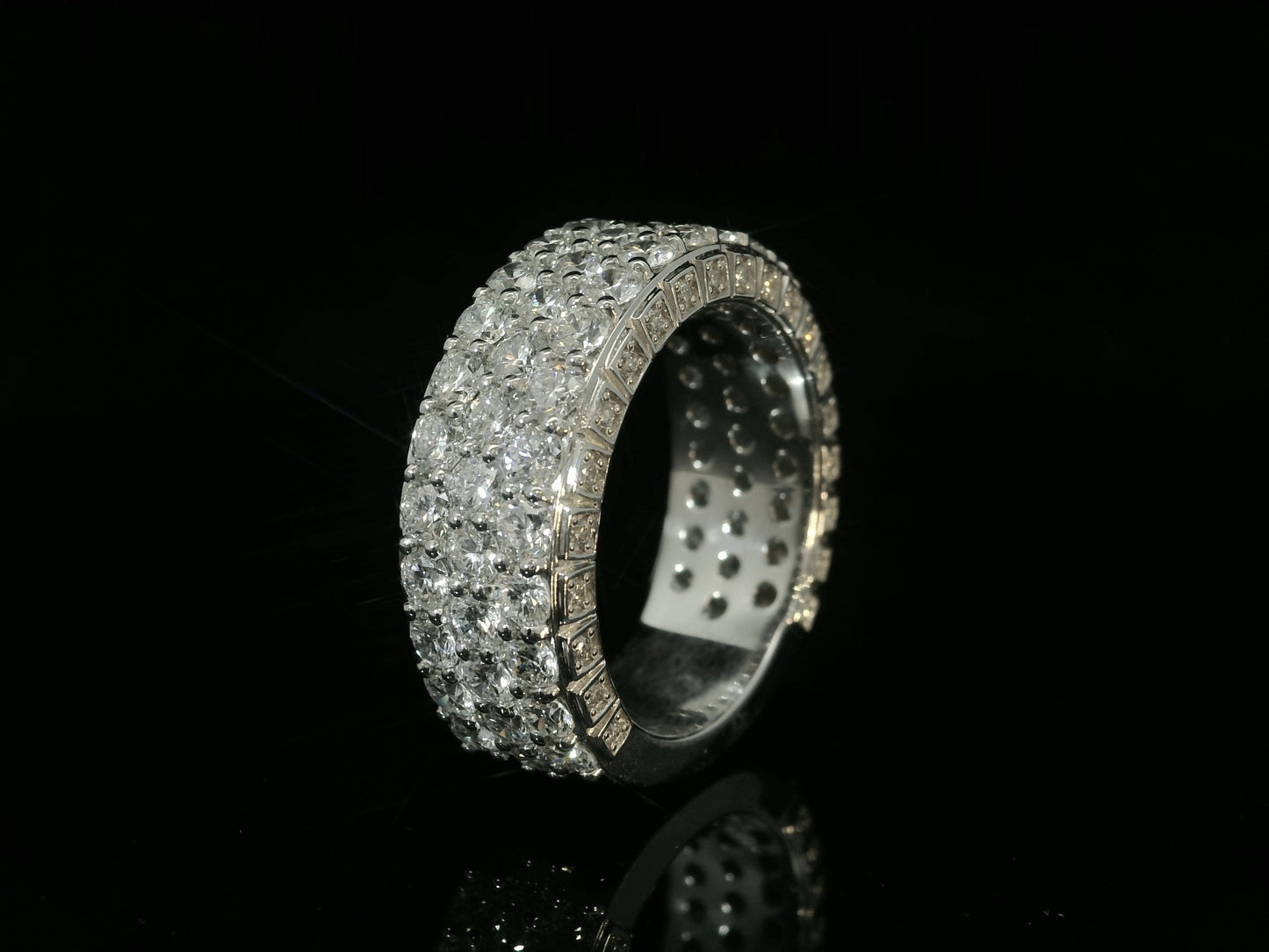 10K WHITE GOLD BAND 5.50CT OF LAB GROWN DIAMONDS IN VVS F+