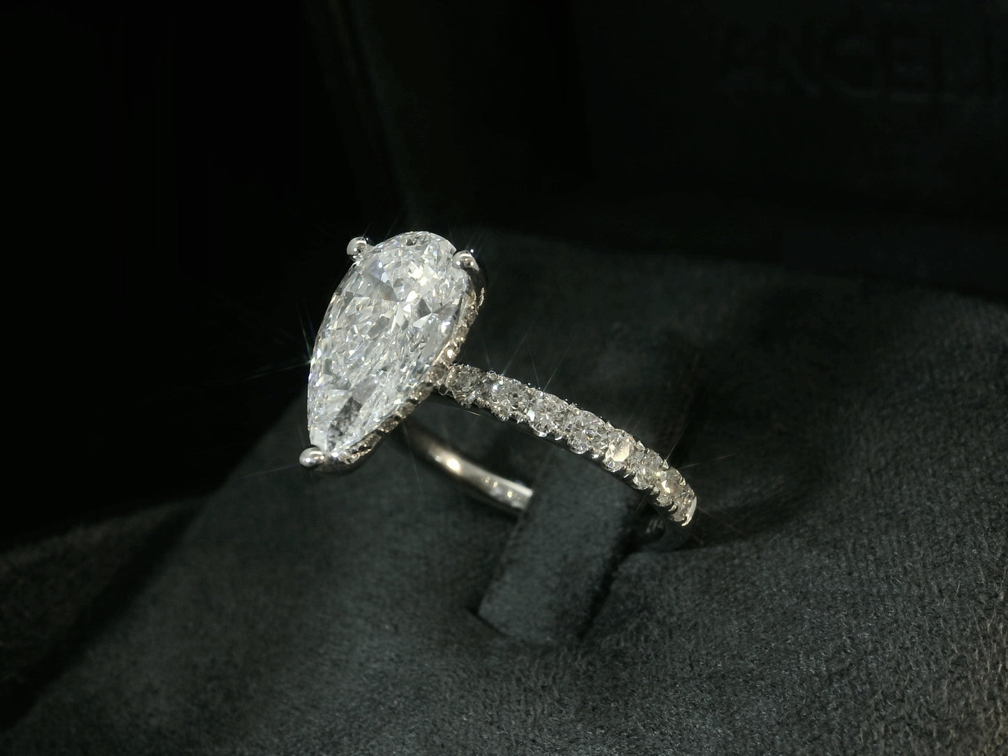 PLATINUM LAB DIAMOND PEAR SHAPE ENGAGEMENT RING 3.70CT