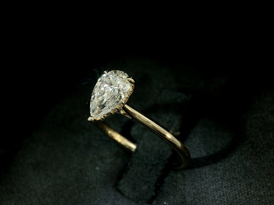 18K YELLOW GOLD LAB DIAMOND PEAR SHAPE ENGAGEMENT RING 1CT