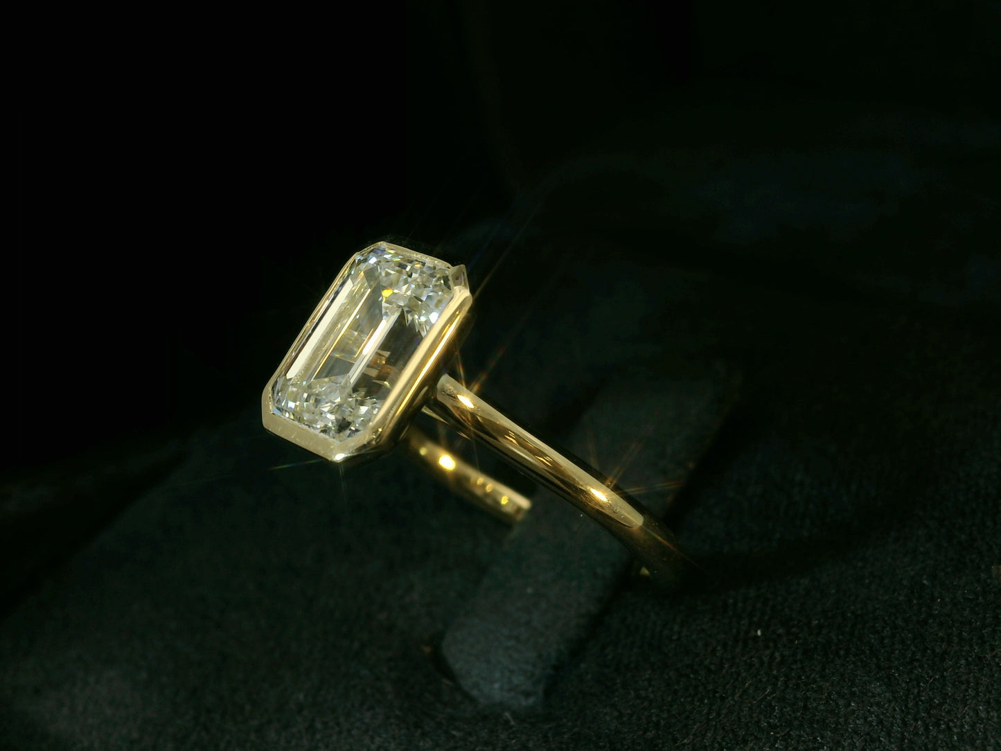 18K YELLOW GOLD LAB DIAMOND EMERALD CUT ENGAGEMENT RING 2.50CT