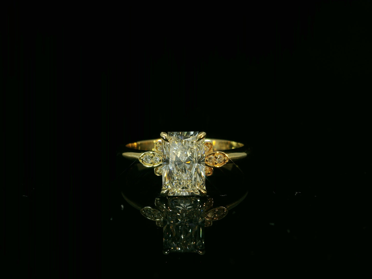 18K YELLOW GOLD LAB DIAMOND RADIANT CUT ENGAGEMENT RING 1.54CT