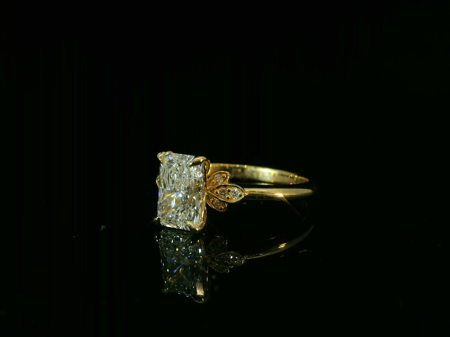 18K YELLOW GOLD LAB DIAMOND RADIANT CUT ENGAGEMENT RING 1.54CT