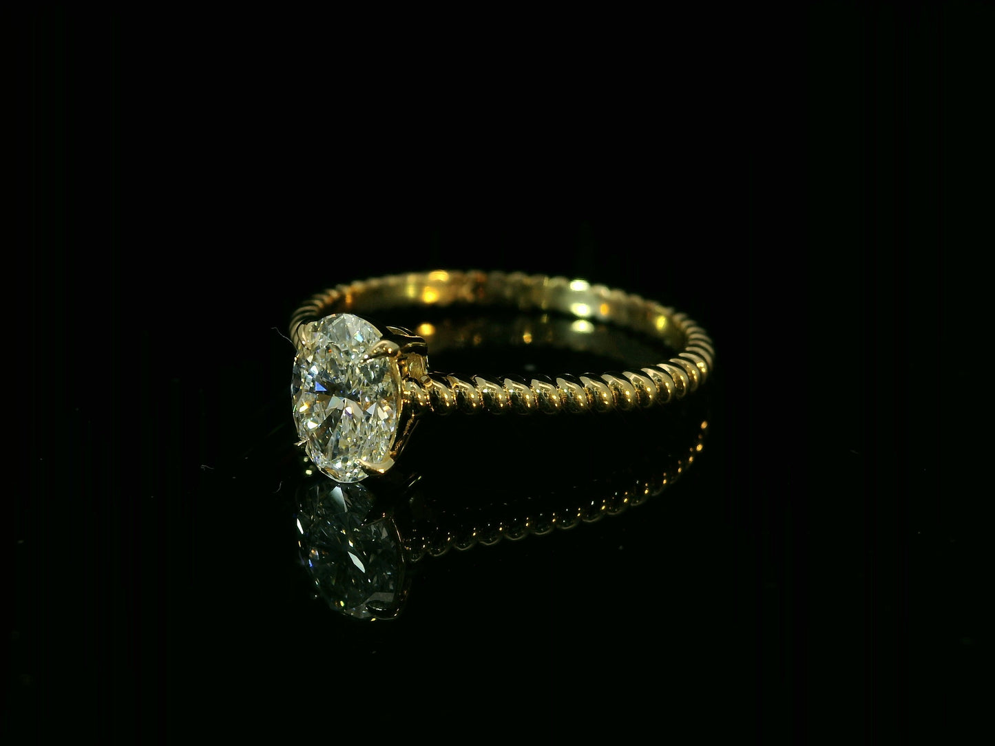 18K YELLOW GOLD LAB DIAMOND OVAL CUT ENGAGEMENT RING 0.73CT