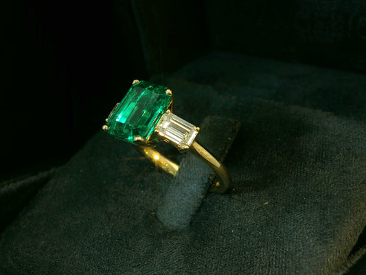 18K YELLOW GOLD LAB GREEN EMERALD EMERALD CUT RING 4.10CT