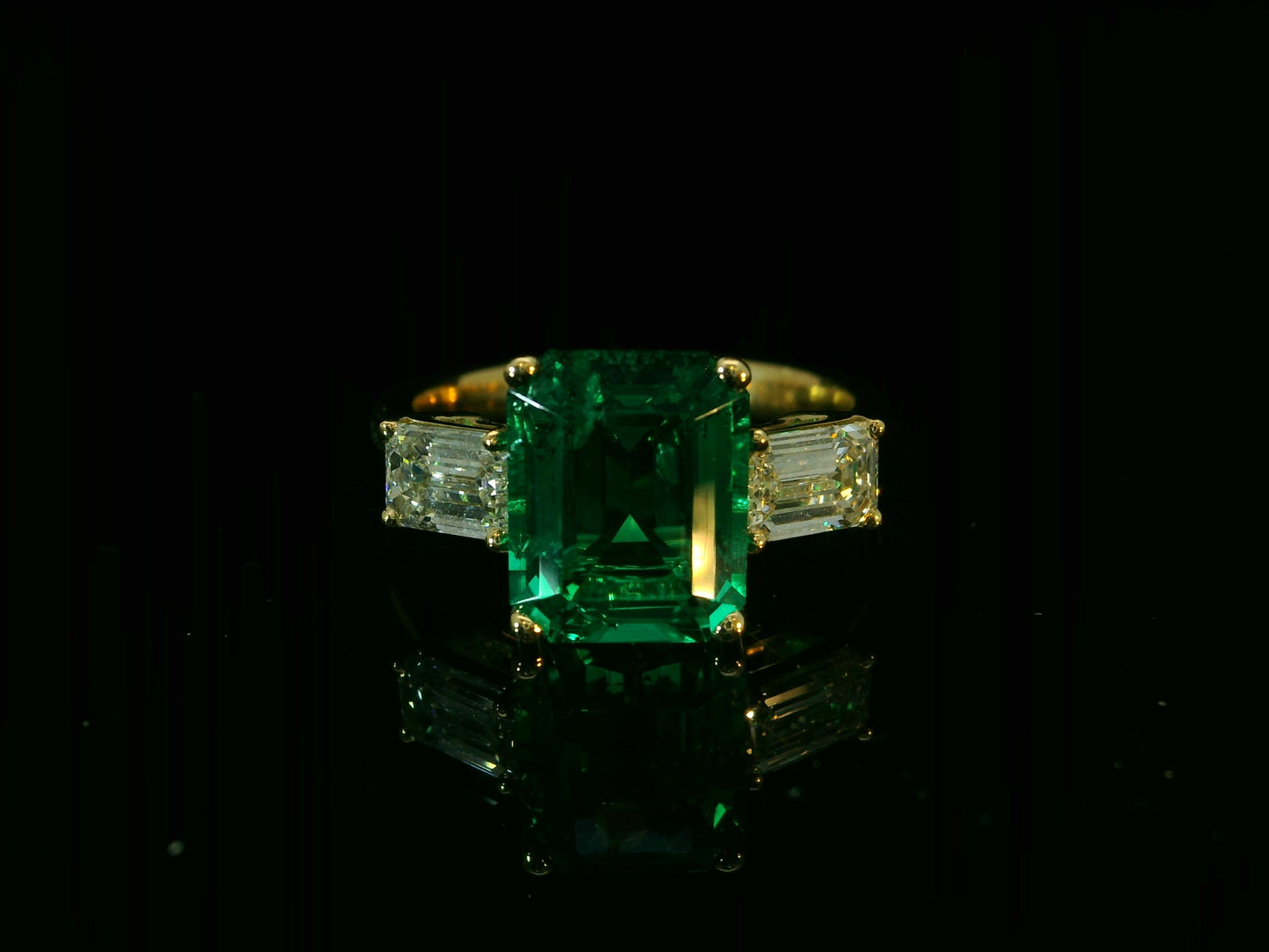 18K YELLOW GOLD LAB GREEN EMERALD EMERALD CUT RING 4.10CT