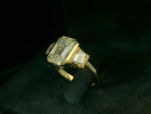 18K YELLOW GOLD LAB DIAMOND EMERALD CUT & TRAPEZOID TRINITY ENGAGEMENT RING 3.38CT