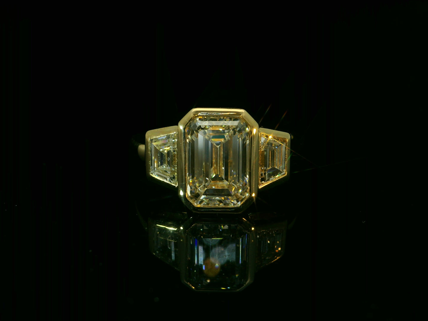 18K YELLOW GOLD LAB DIAMOND EMERALD CUT & TRAPEZOID TRINITY ENGAGEMENT RING 3.38CT