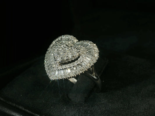 18K WHITE GOLD HEART SHAPED NATURAL DIAMOND RING