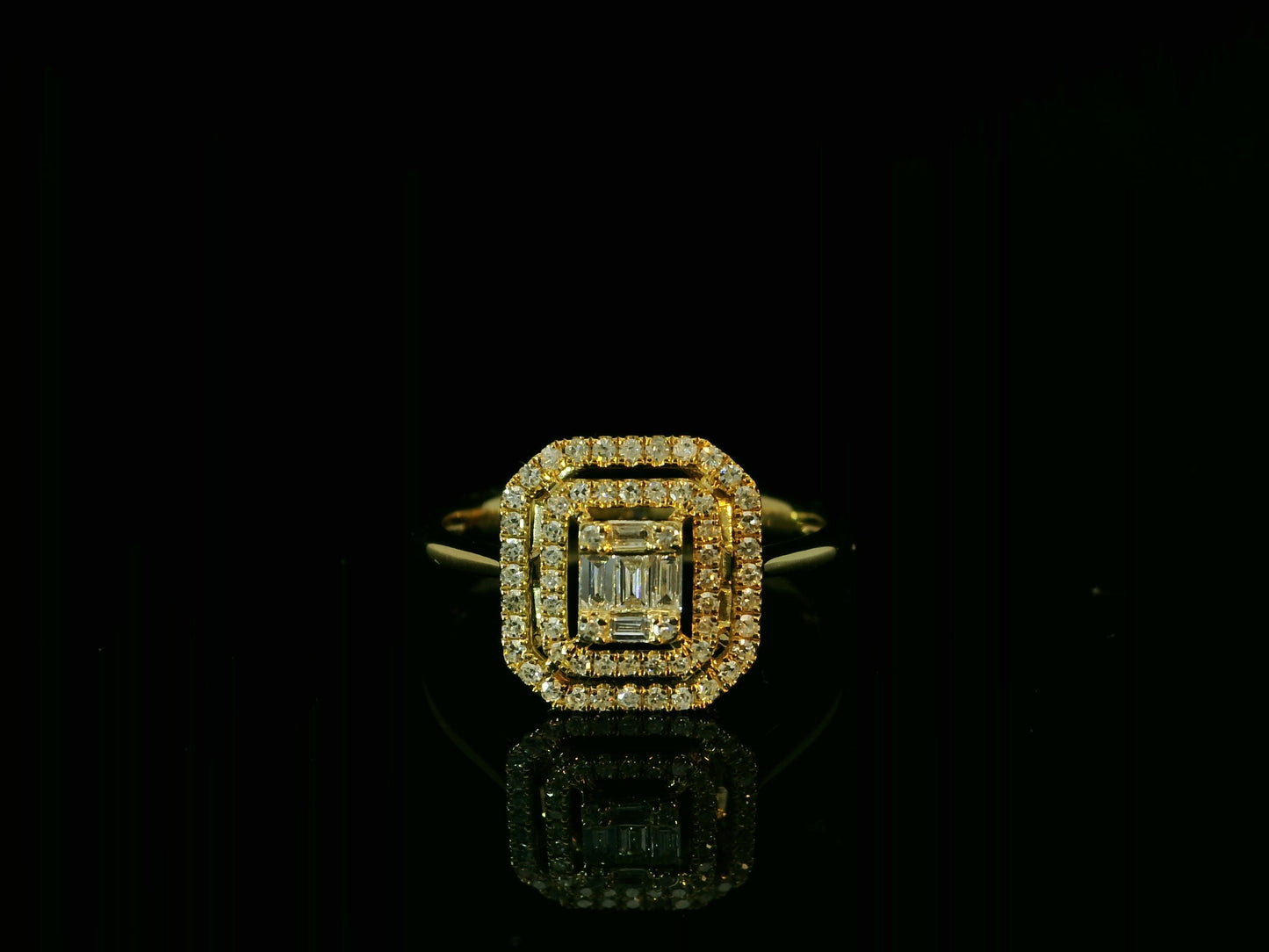 18K YELLOW GOLD BAGUETTE AND ROUND DIAMOND RING