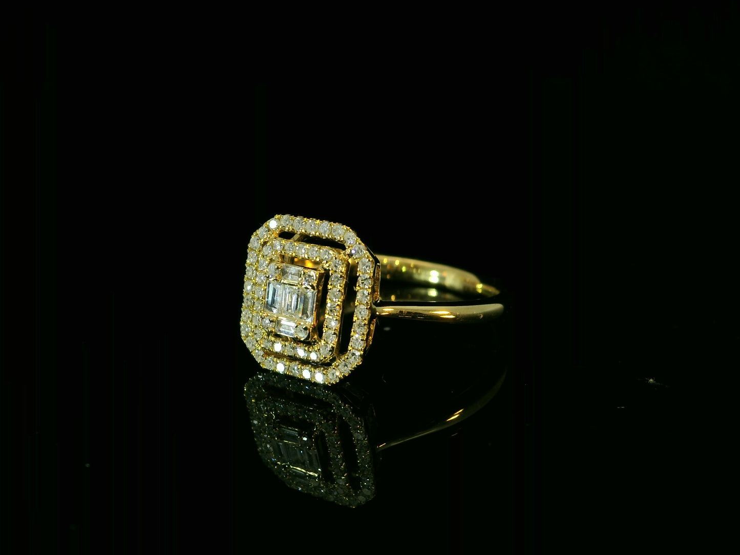 18K YELLOW GOLD BAGUETTE AND ROUND DIAMOND RING