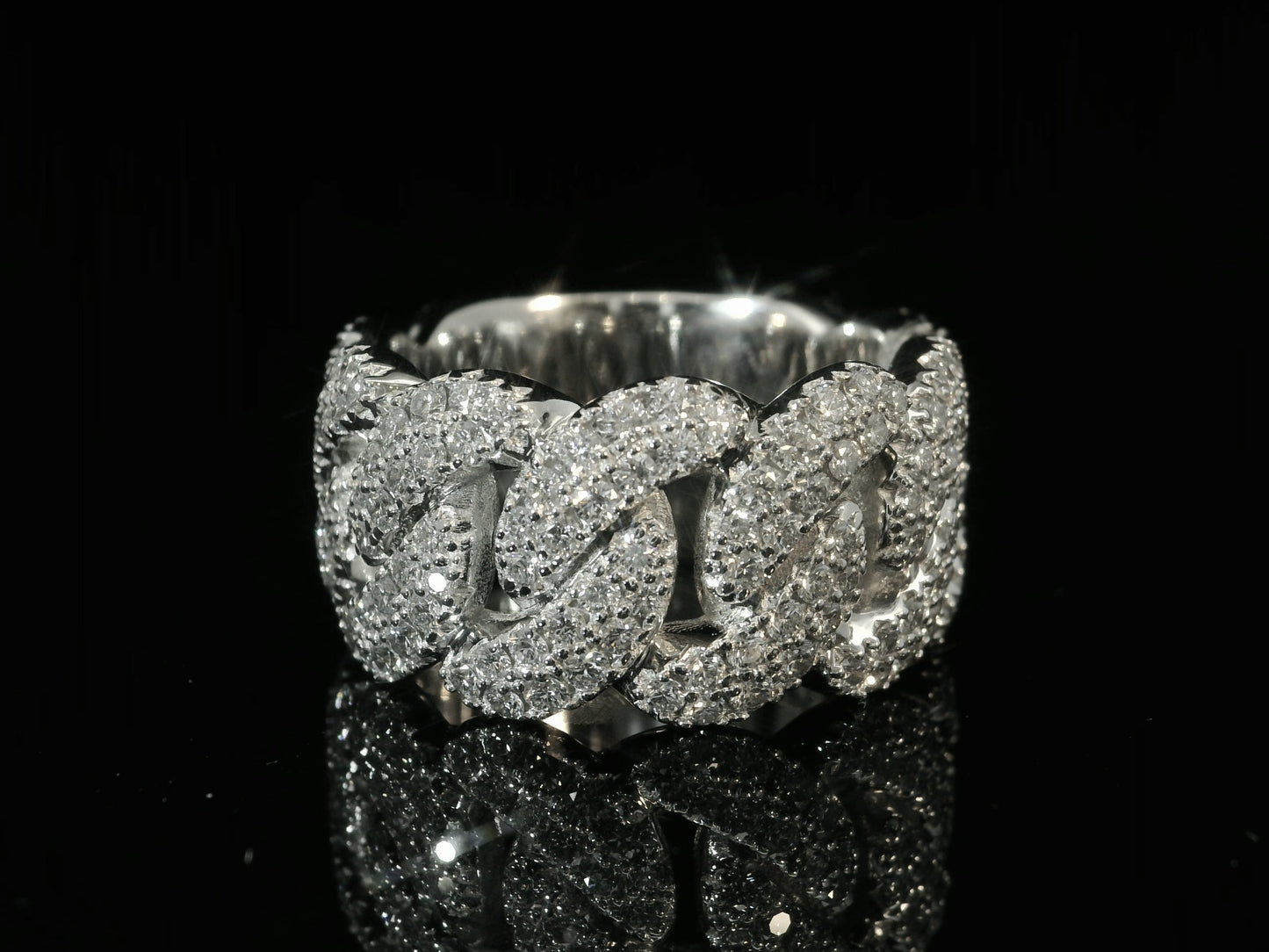 ANILLO DE ESLABONES CUBANOS EN ORO BLANCO DE 10 K Y 2,36 CT DE DIAMANTES EN VVS F+